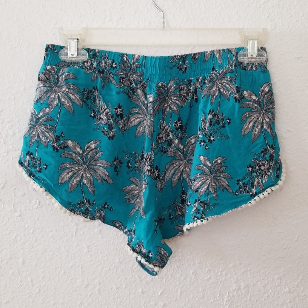 Palm tree pattern print design flowy shorts - Picture 5 of 6